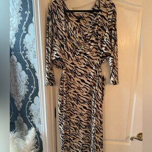 Sexy lil cut out tiger stipe dress!
